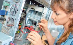 Fachinformatiker Systemintegration sind vor allem in Betrieben mit größeren EDV-Anlagen gefragt. FOTO: COLOURBOX Fachinformatiker Systemintegration sind vor allem in Betrieben mit größeren EDV-Anlagen gefragt. FOTO: COLOURBOX