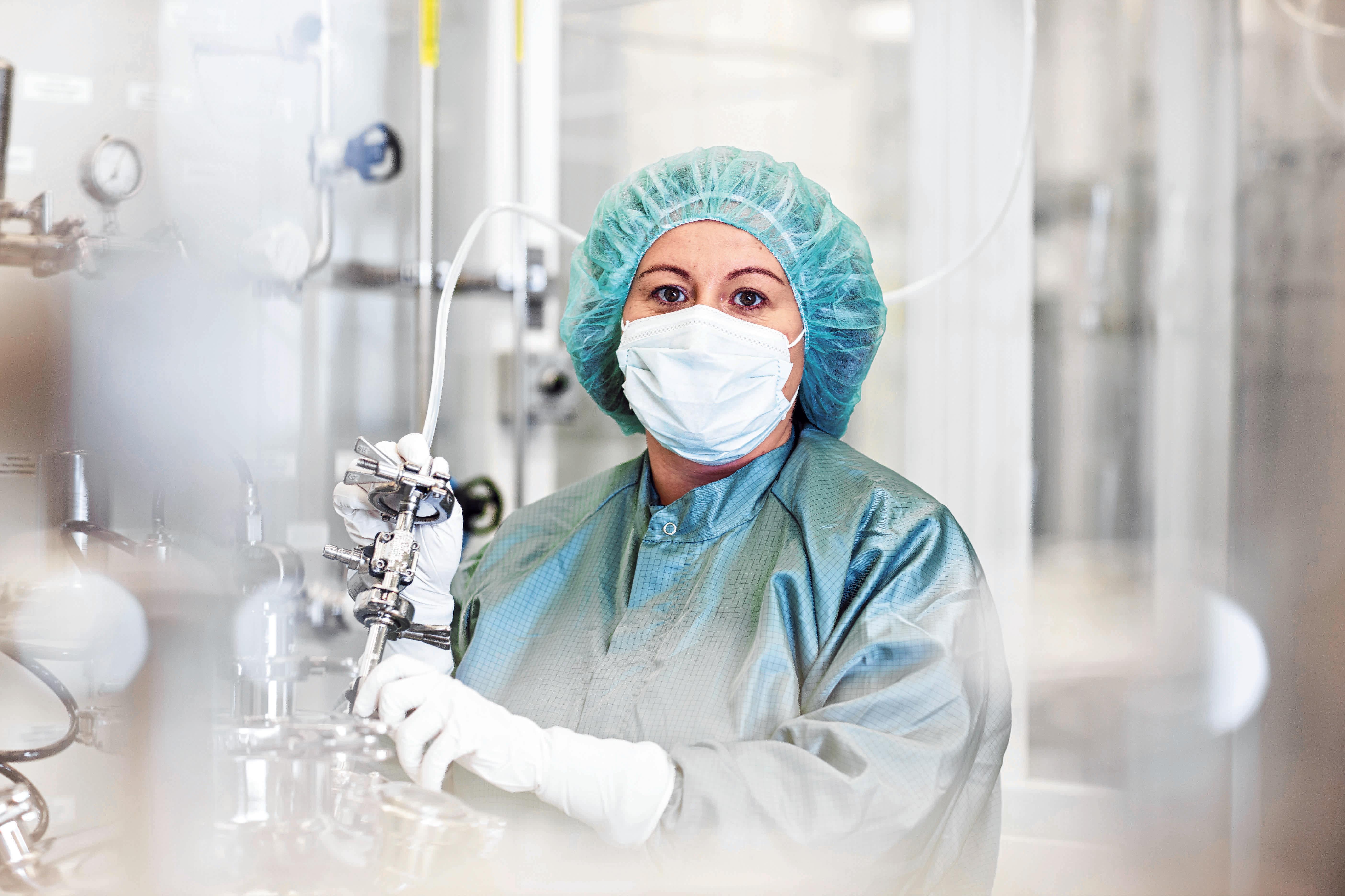 Bei Vetter in Ravensburg und Langenargen läuft auch in Corona-Zeiten die Produktion weiter. Am wichtigsten ist dafür, dass möglichst viele Mitarbeiter gesund bleiben. FOTO: VETTER Bei Vetter in Ravensburg und Langenargen läuft auch in Corona-Zeiten die Produktion weiter. Am wichtigsten ist dafür, dass möglichst viele Mitarbeiter gesund bleiben. FOTO: VETTER