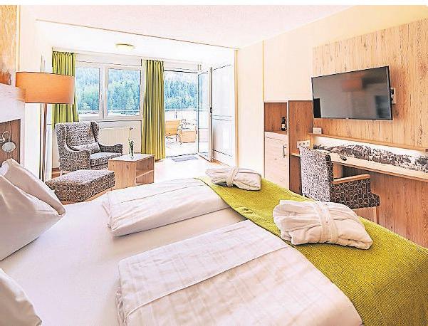Gemütliche, moderne Zimmer und eine Terrasse mit besonderem Ausblick warten im Panorama Hotel Turracher Höhe. Gemütliche, moderne Zimmer und eine Terrasse mit besonderem Ausblick warten im Panorama Hotel Turracher Höhe.