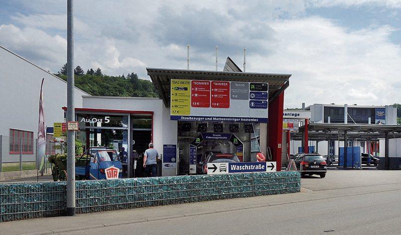 Impressionen aus Au Ost und der Neckaraue: Die beiden Tübinger Gewerbegebiete sind mit dem Waschpark und den Autohäusern eine gut besuchte Anlaufstelle für Autofahrer, ebenso aber auch ein beliebter Standort für innovative Produktions- und Dienstleistungsunternehmen. Eines der ältesten und auffallendsten Bauwerke ist das Betonwerk. Bilder: Uhland2