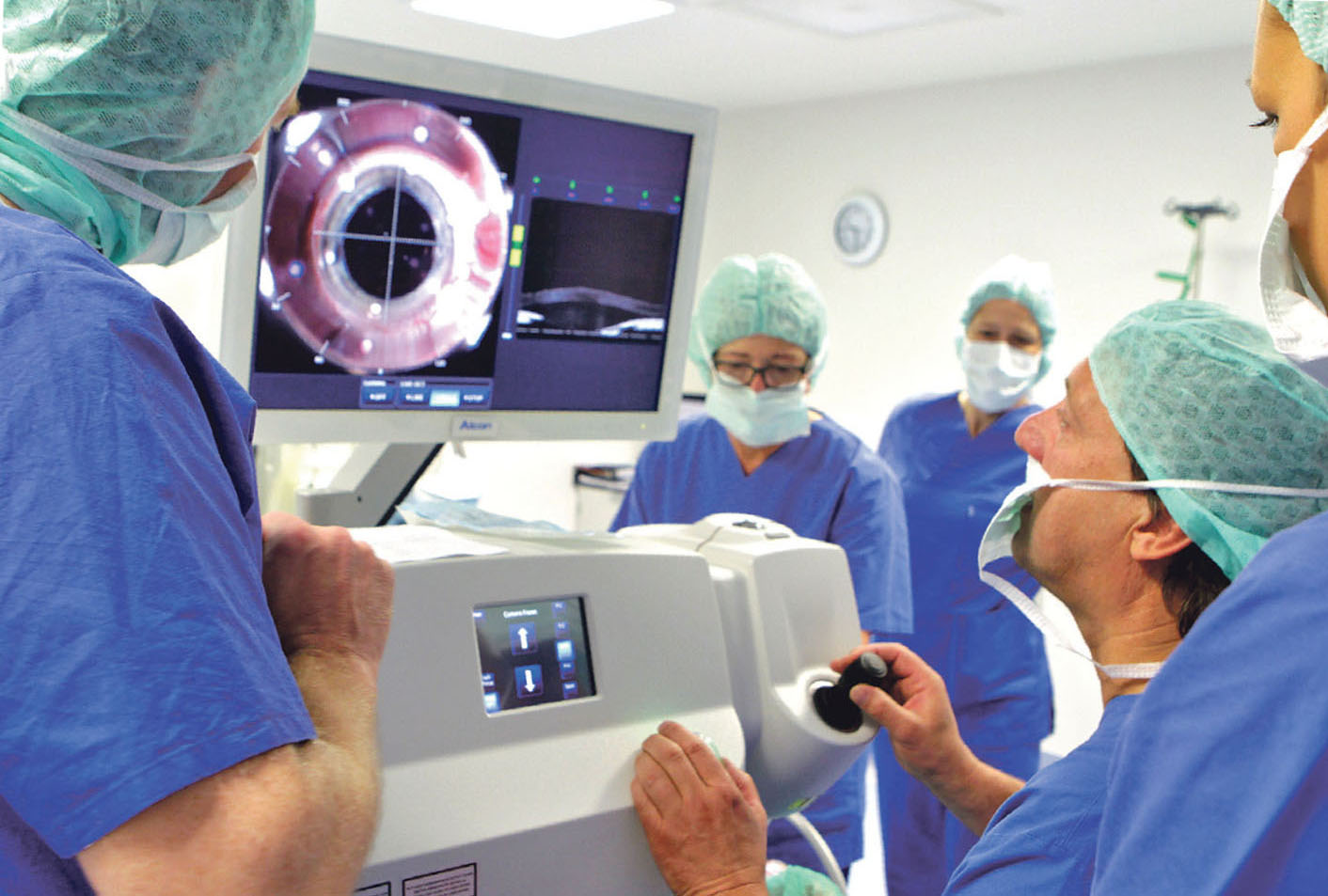 Ralph Herrmann vom Hildesheimer Augenzentrum setzt bei der Operation des grauen Star mit der neusten Lasertechnik auf höchste Sicherheit, Präzision und noch mehr Komfort.