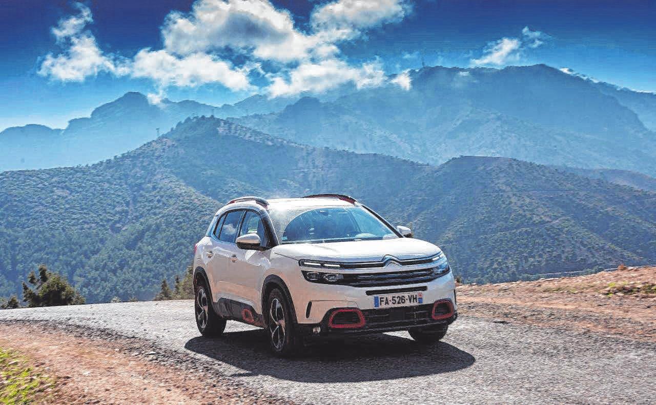 Der neue SUV Citroën C5 Aircross besticht durch seinen einzigartigen Charakter und seinen optimistischen, selbstbewussten Auftritt. FOTOS: CITROË Der neue SUV Citroën C5 Aircross besticht durch seinen einzigartigen Charakter und seinen optimistischen, selbstbewussten Auftritt. FOTOS: CITROË