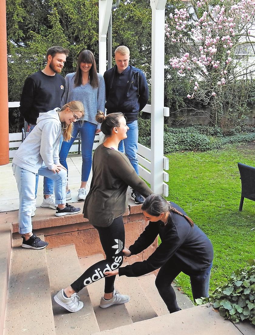 Punktgenau: Physiotherapeuten müssen erkennen können wo es im Bewegungsablauf hakt. FOTO: ANZI Punktgenau: Physiotherapeuten müssen erkennen können wo es im Bewegungsablauf hakt. FOTO: ANZI