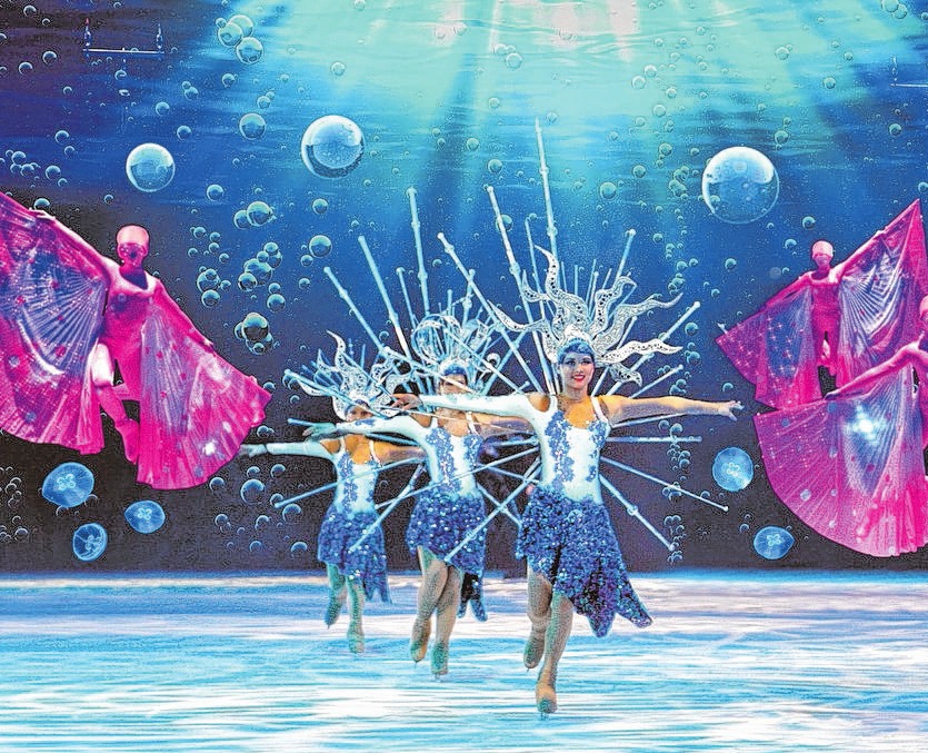 HOLIDAY ON ICE steht für tolle Eiskunstläufer, beeindruckende Kostüme und ein einzigartiges Flair. HOLIDAY ON ICE steht für tolle Eiskunstläufer, beeindruckende Kostüme und ein einzigartiges Flair.