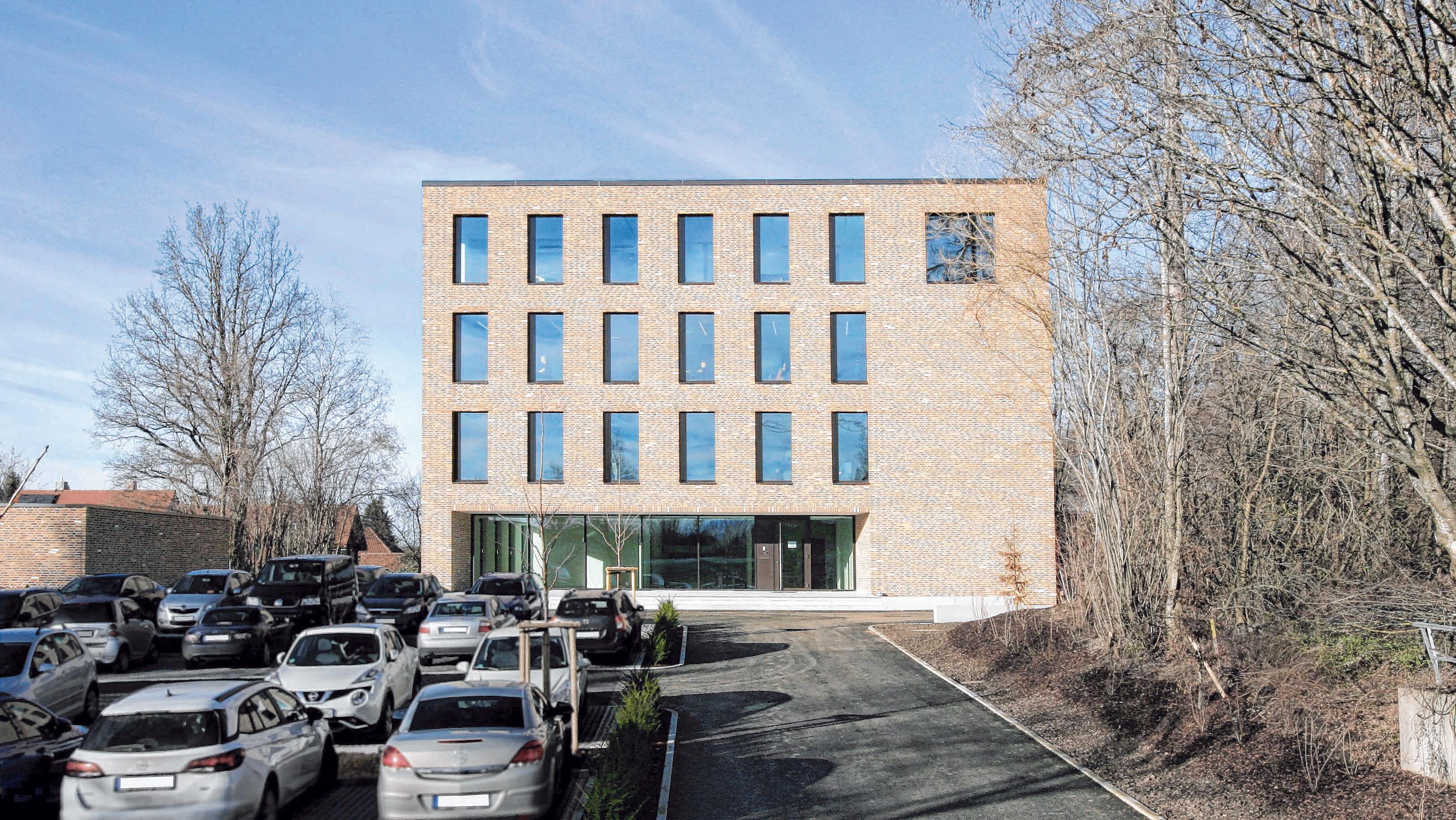 Der Neubau zeichnet sich durch seine klare Schlichtheit aus. Fotos: Grath Architekten BDA Der Neubau zeichnet sich durch seine klare Schlichtheit aus. Fotos: Grath Architekten BDA