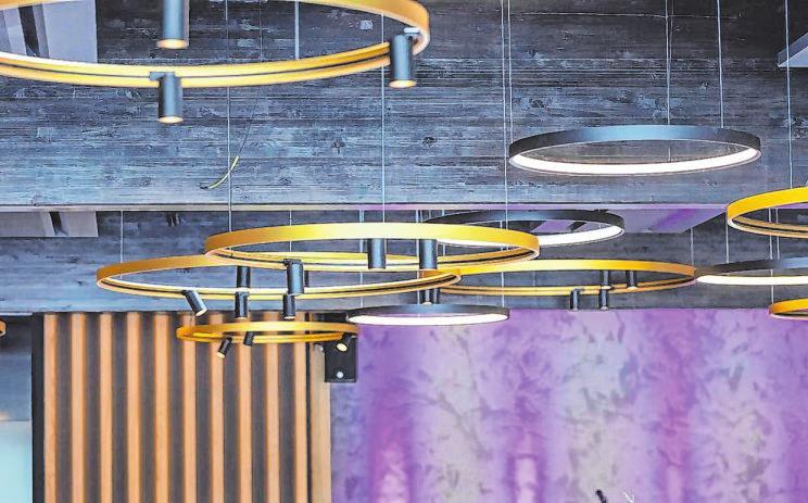 Das Lichtkonzept in den Räumen der Genusswerkstatt wurde mit einem Lichtdesignpreis ausgezeichnet. Das Lichtkonzept in den Räumen der Genusswerkstatt wurde mit einem Lichtdesignpreis ausgezeichnet.