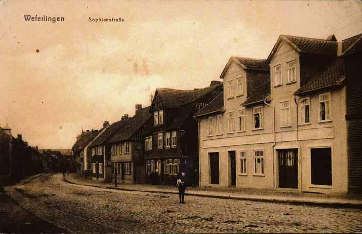 In der Sophienstraße hatte die Familie Helmecke ein Haus gekauft. In der Sophienstraße hatte die Familie Helmecke ein Haus gekauft.