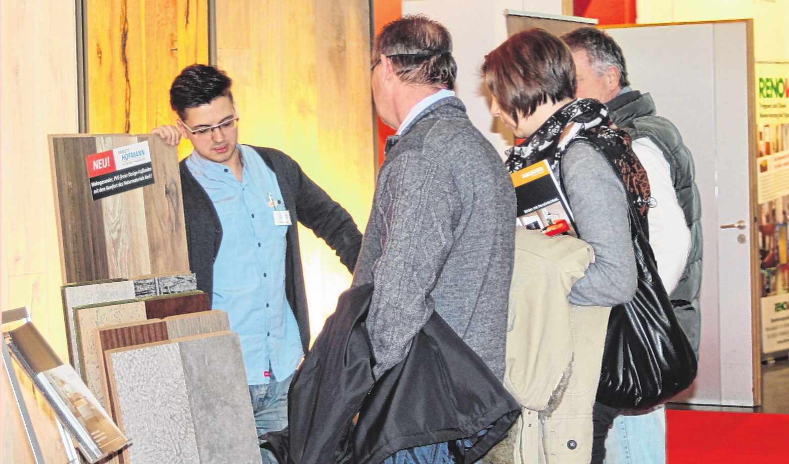 Experten stehen bei der Messe „Wohnen Bauen Ambiente“ den Besuchern für Fragen zur Verfügung. FOTO: BUBMANN MESSEN Experten stehen bei der Messe „Wohnen Bauen Ambiente“ den Besuchern für Fragen zur Verfügung. FOTO: BUBMANN MESSEN