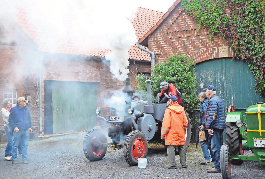 Der Bauernmarkt auf dem Obentrautmarkt ist ein schönes Beispiel für die Zusammenarbeit der beiden Vereine Historische Maschinen sowie Handel und Gewerbe in Seelze (HGS). Der Bauernmarkt auf dem Obentrautmarkt ist ein schönes Beispiel für die Zusammenarbeit der beiden Vereine Historische Maschinen sowie Handel und Gewerbe in Seelze (HGS).