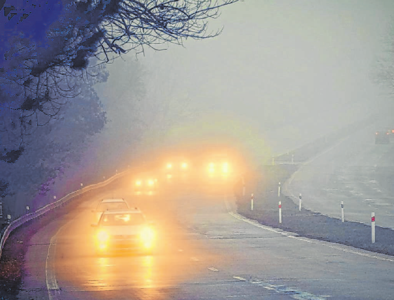 Nebel nimmt die Sicht, spielt mit der Wahrnehmung der Fahrer und verleitet zu falschen Reaktionen. Foto: djd/Deutscher Verkehrssicherheitsrat/montypeter – stock.adobe.com Nebel nimmt die Sicht, spielt mit der Wahrnehmung der Fahrer und verleitet zu falschen Reaktionen. Foto: djd/Deutscher Verkehrssicherheitsrat/montypeter – stock.adobe.com