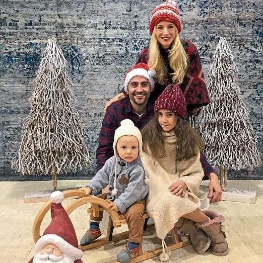 Familie Fazel wünscht allen Lesern ein besinnliches Weihnachtsfest. FOTO: FAZEL-TEPPICHKUNST Familie Fazel wünscht allen Lesern ein besinnliches Weihnachtsfest. FOTO: FAZEL-TEPPICHKUNST