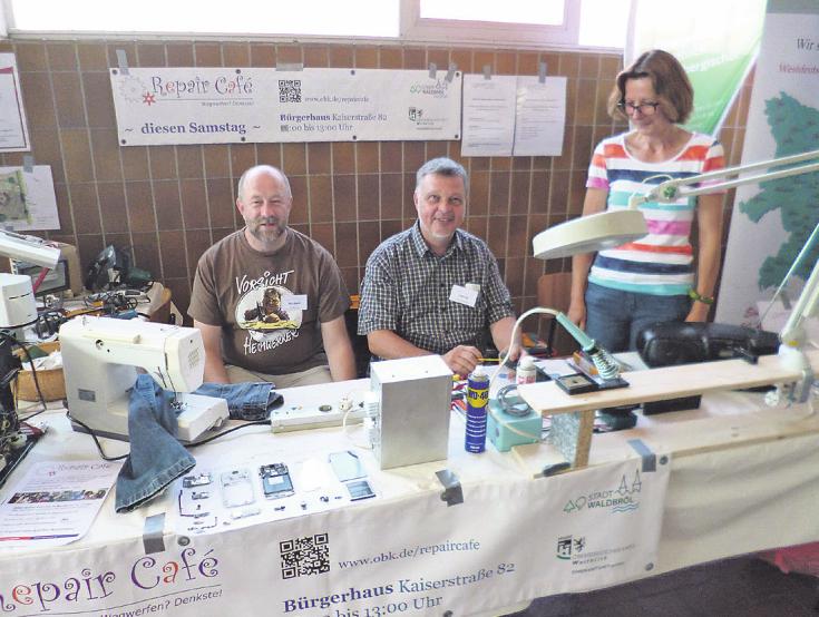 Reparieren statt wegwerfen – bevor Liebgewonnenes in den Müll muss, versuchen die Ehrenamtler beim Repair Café es zu richten Bild: OBK Reparieren statt wegwerfen – bevor Liebgewonnenes in den Müll muss, versuchen die Ehrenamtler beim Repair Café es zu richten Bild: OBK