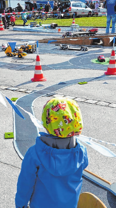 Der Kart-Rundkurs auf dem Marktplatz ist ein besonderes Highlight. Der Kart-Rundkurs auf dem Marktplatz ist ein besonderes Highlight.