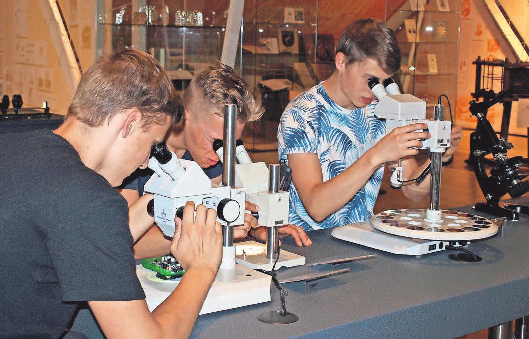 Schülerinnen und Schüler besuchen im Rahmen des Physikunterrichts das Museum. FOTO: SYLVIA WETZEL Schülerinnen und Schüler besuchen im Rahmen des Physikunterrichts das Museum. FOTO: SYLVIA WETZEL