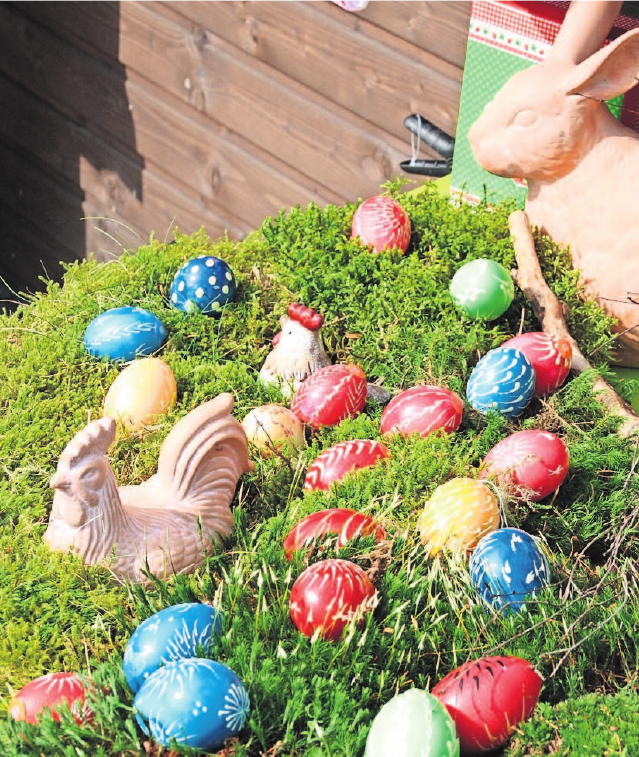 Dürfen auf keinen Fall fehlen: Bunte Ostereier. Auch Frühlingsblüher wie Osterglocken und Primeln stehen bei den Besuchern des Ostermarktes hoch im Kurs. Dürfen auf keinen Fall fehlen: Bunte Ostereier. Auch Frühlingsblüher wie Osterglocken und Primeln stehen bei den Besuchern des Ostermarktes hoch im Kurs.