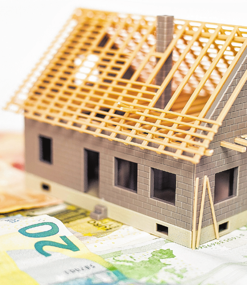 Wer zum Beispiel ein Haus baut, der sollte ständig die Kosten und Einsparungsmöglichkeiten im Blick haben. Wer zum Beispiel ein Haus baut, der sollte ständig die Kosten und Einsparungsmöglichkeiten im Blick haben.