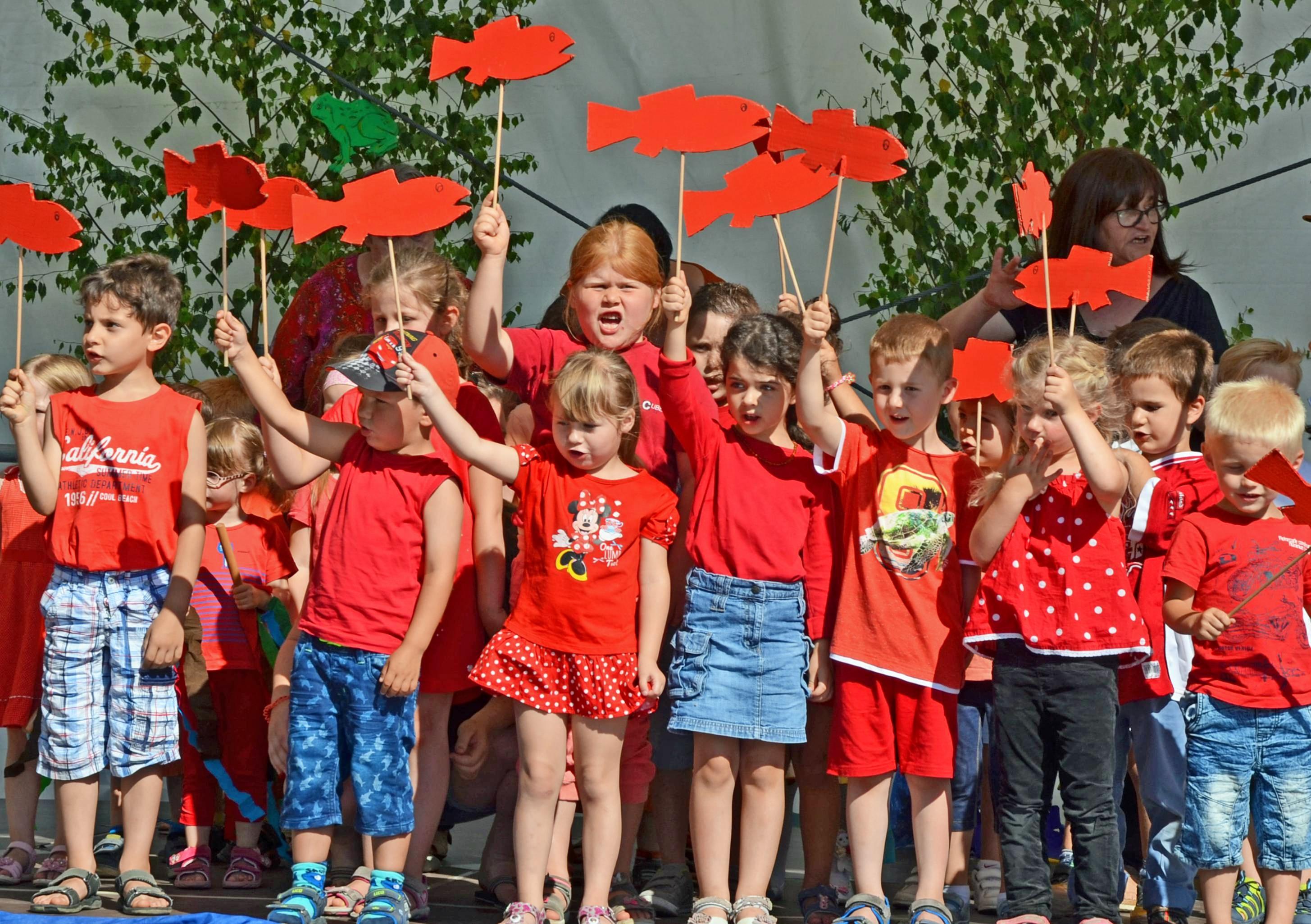 Unterhaltung für die ganze Familie bietet das Pfaffenhofener Frosch- und Schneckenfest am kommenden Wochenende. Gefeiert wird am Samstag und Sonntag rund ums Rathaus. Foto: Archiv/Stuber Unterhaltung für die ganze Familie bietet das Pfaffenhofener Frosch- und Schneckenfest am kommenden Wochenende. Gefeiert wird am Samstag und Sonntag rund ums Rathaus. Foto: Archiv/Stuber