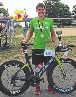 Der Ebersrodaer Matthias Rauhut hat 2019 die Triathlon-Landesrangliste Sachsen-Anhalt gewonnen. FOTO: ARCHIV (PRIVAT) Der Ebersrodaer Matthias Rauhut hat 2019 die Triathlon-Landesrangliste Sachsen-Anhalt gewonnen. FOTO: ARCHIV (PRIVAT)