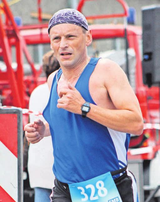 Der Leegebrucher in seiner typischen Körperhaltung auf der Laufstrecke. FOTO: ROESKE Der Leegebrucher in seiner typischen Körperhaltung auf der Laufstrecke. FOTO: ROESKE