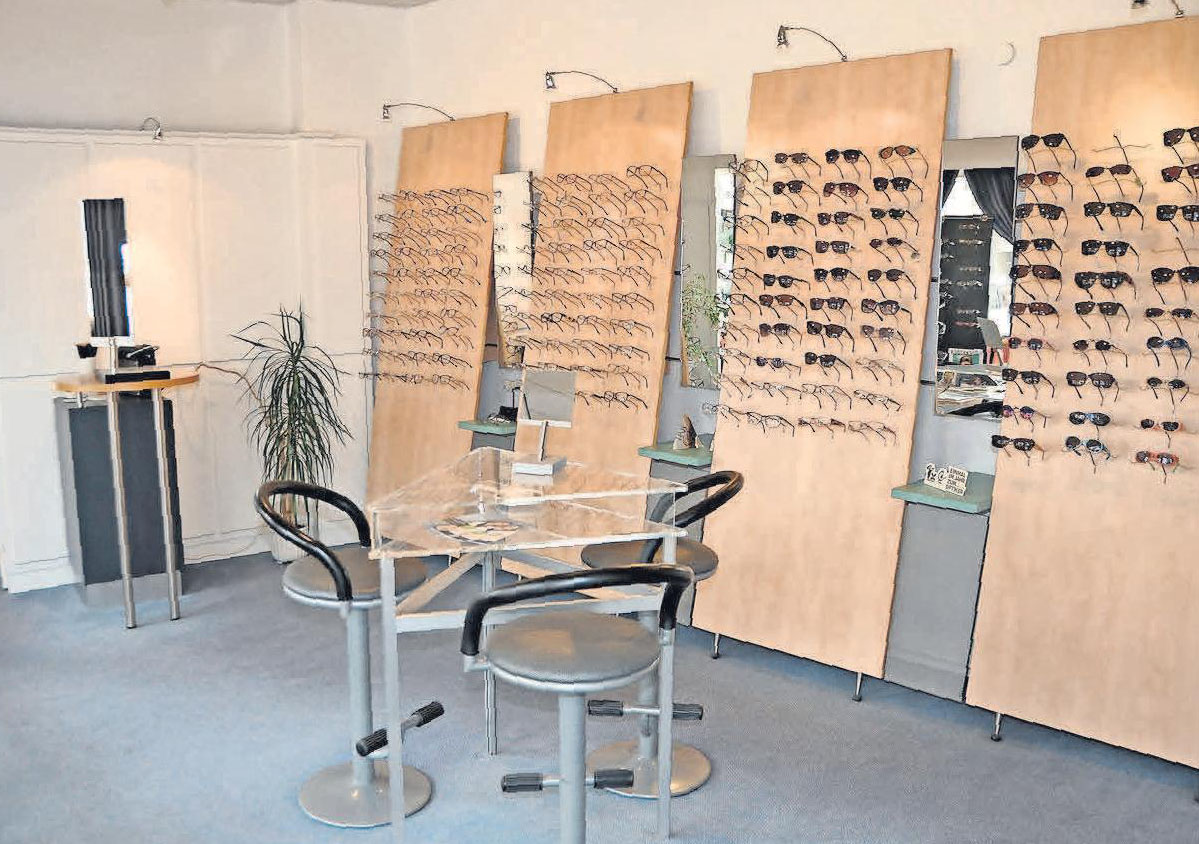 Das Fachgeschäft Kühl-Optik mit Peter Remm an der Spitze bietet die perfekte Beratung und Auswahl. Das Fachgeschäft Kühl-Optik mit Peter Remm an der Spitze bietet die perfekte Beratung und Auswahl.