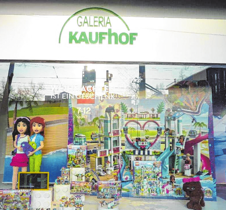 Bei Galeria Kaufhof (Paradeplatz) dominieren in diesem Jahr Lego und Playmobil die Auslagen. BILDER: ENGELHORN/GALERIA KAUFHOF Bei Galeria Kaufhof (Paradeplatz) dominieren in diesem Jahr Lego und Playmobil die Auslagen. BILDER: ENGELHORN/GALERIA KAUFHOF