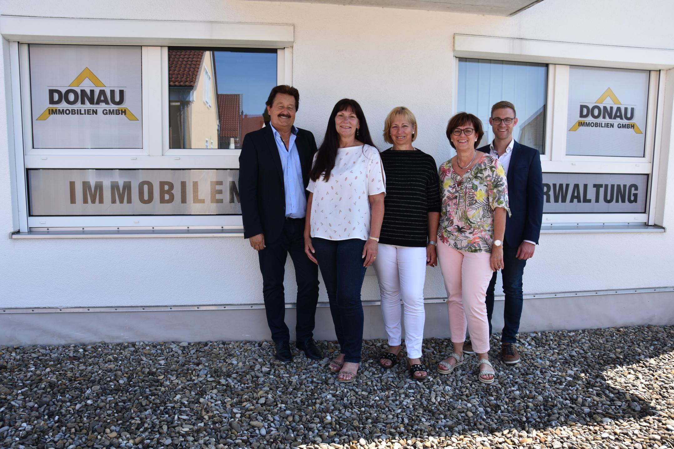 Maria Brandstetter und Tochter Gabriela Winkler sind ein erfolgreiches Team. Bereits vor 50 Jahren hat die Mutter sich mit dem Salon Brandstetter selbstständig gemacht. Foto: Sabine Teipelke Maria Brandstetter und Tochter Gabriela Winkler sind ein erfolgreiches Team. Bereits vor 50 Jahren hat die Mutter sich mit dem Salon Brandstetter selbstständig gemacht. Foto: Sabine Teipelke