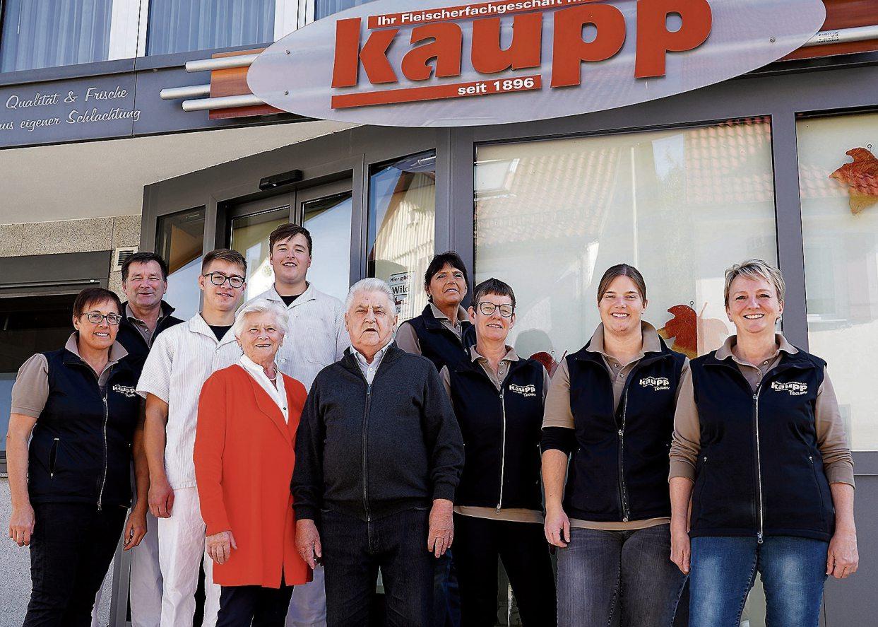 Die Belegschaft der Metzgerei Kaupp im Jubiläumsjahr. Die Belegschaft der Metzgerei Kaupp im Jubiläumsjahr.