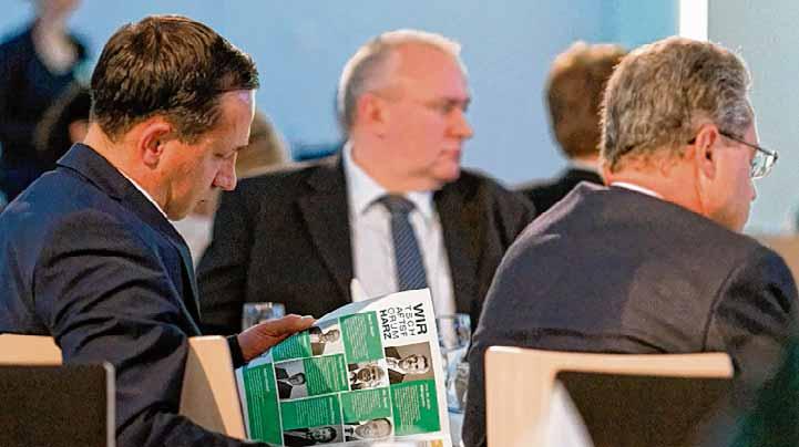 Wirtschaft und Wissenschaft in Sachsen-Anhalt – unter diesem Motto stand das 3. Wirtschaftsforum Harz, zu dem die Roland-Initiative Halberstadt, der Industrieklub Quedlinburg und der Wirtschafts-Club Wernigerode gemeinsam mit der IHK Magdeburg, dem Landkreis Harz und den Wirtschaftsjunioren des Harzkreises in das Palais Salfeldt nach Quedlinburg einladen hatten. Wirtschaft und Wissenschaft in Sachsen-Anhalt – unter diesem Motto stand das 3. Wirtschaftsforum Harz, zu dem die Roland-Initiative Halberstadt, der Industrieklub Quedlinburg und der Wirtschafts-Club Wernigerode gemeinsam mit der IHK Magdeburg, dem Landkreis Harz und den Wirtschaftsjunioren des Harzkreises in das Palais Salfeldt nach Quedlinburg einladen hatten.