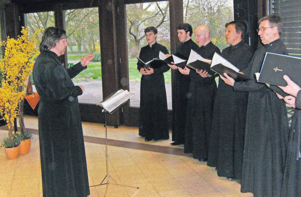 Der Moskauer Männerchor zum Heiligen Wladimir bei einem früheren Konzert im Rosemarie-Nieschlag-Haus. Der Moskauer Männerchor zum Heiligen Wladimir bei einem früheren Konzert im Rosemarie-Nieschlag-Haus.