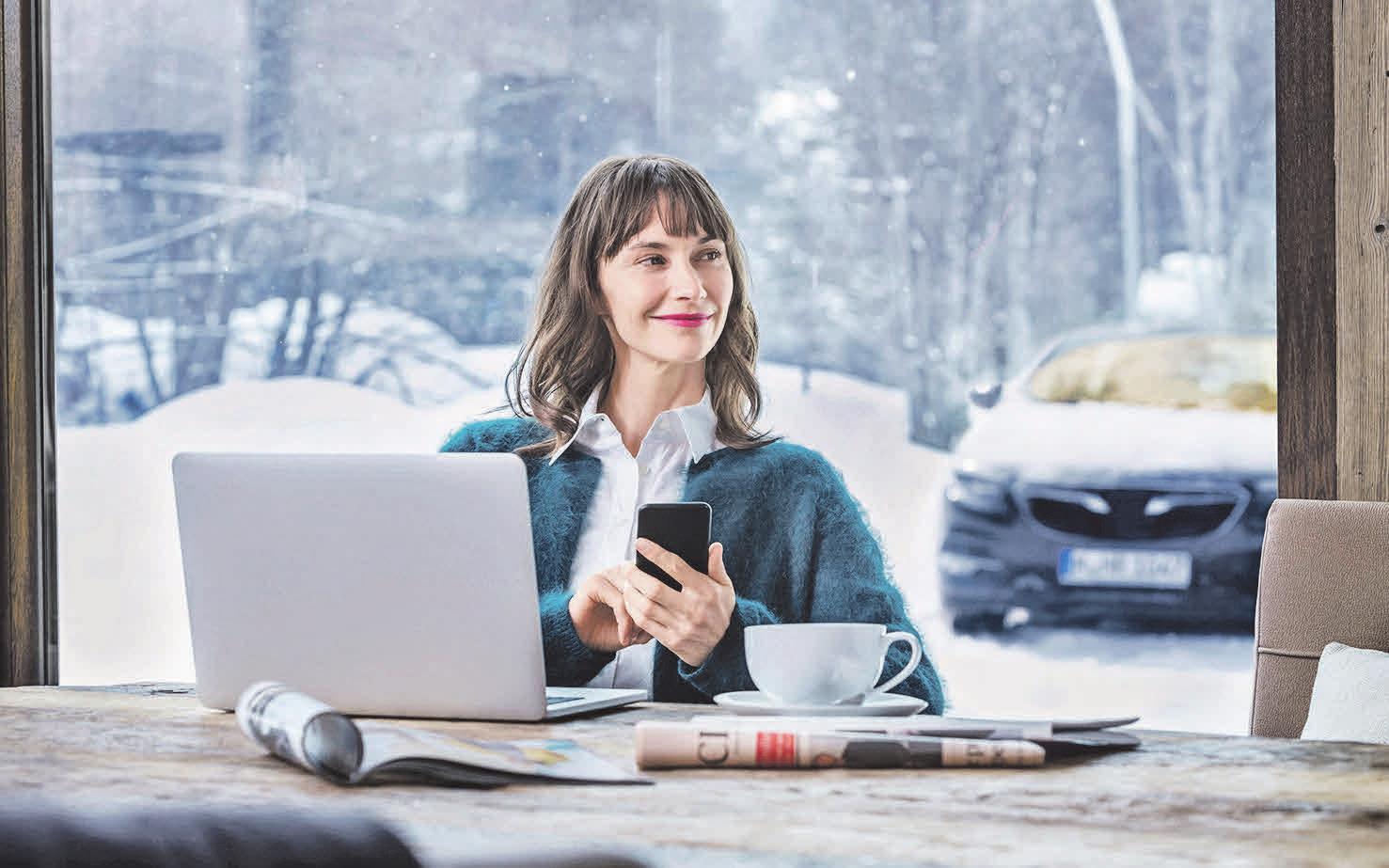 Ganz einfach per Smartphone-App oder Fernbedienung das Auto vorwärmen und die Scheiben abtauen lassen: Eine Standheizung bedeutet viel Komfort. Foto: djd/Webasto/Derek Henthorn Ganz einfach per Smartphone-App oder Fernbedienung das Auto vorwärmen und die Scheiben abtauen lassen: Eine Standheizung bedeutet viel Komfort. Foto: djd/Webasto/Derek Henthorn