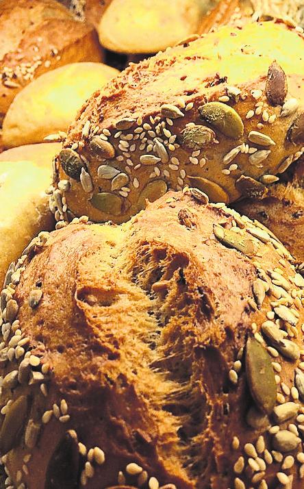 Was in den Brötchen alles steckt, weiß nicht nur der Bäcker, sondern auch der/die Bäckereifachverkäufer/in. Was in den Brötchen alles steckt, weiß nicht nur der Bäcker, sondern auch der/die Bäckereifachverkäufer/in.