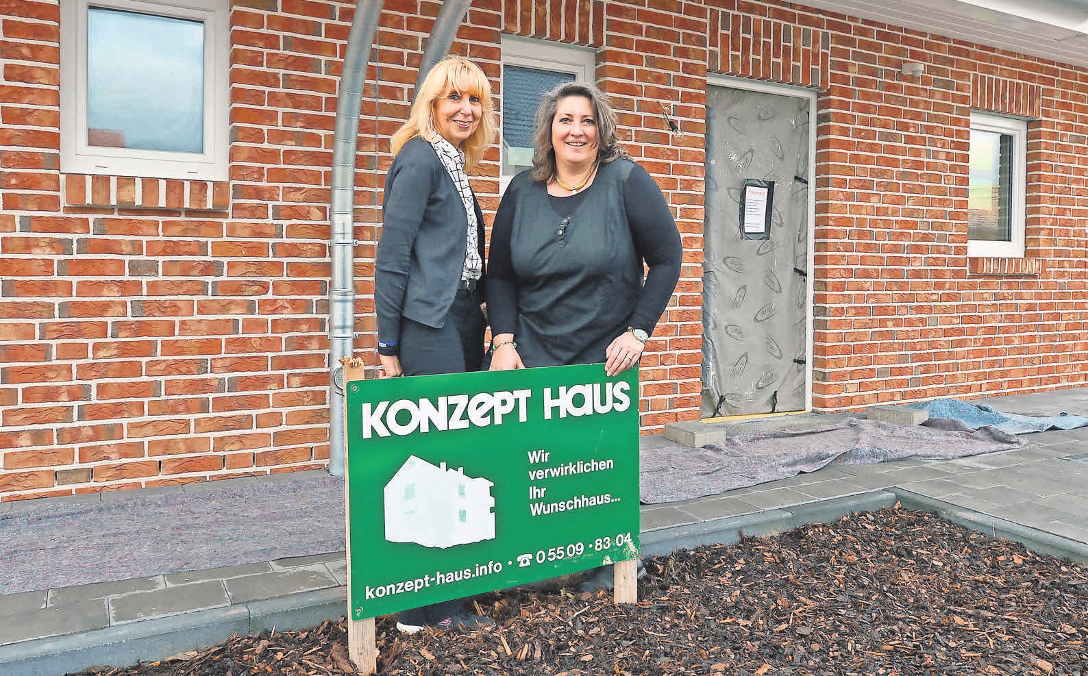 Konzept-Haus-Geschäftsführerin Ilona Nitsch (rechts) mit ihrer Mitarbeiterin Sigrid Hanelt. Konzept-Haus-Geschäftsführerin Ilona Nitsch (rechts) mit ihrer Mitarbeiterin Sigrid Hanelt.