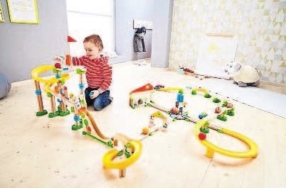 Eine Spielbahn mit Effekten und Details. Habermaas Eine Spielbahn mit Effekten und Details. Habermaas