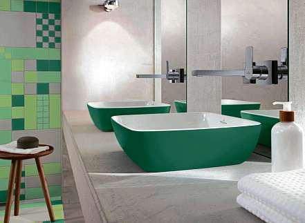 Waschbecken mit grüner Umwandung – nur eine von vielen denkbaren Optionen, die Villeroy & Boch anbietet.