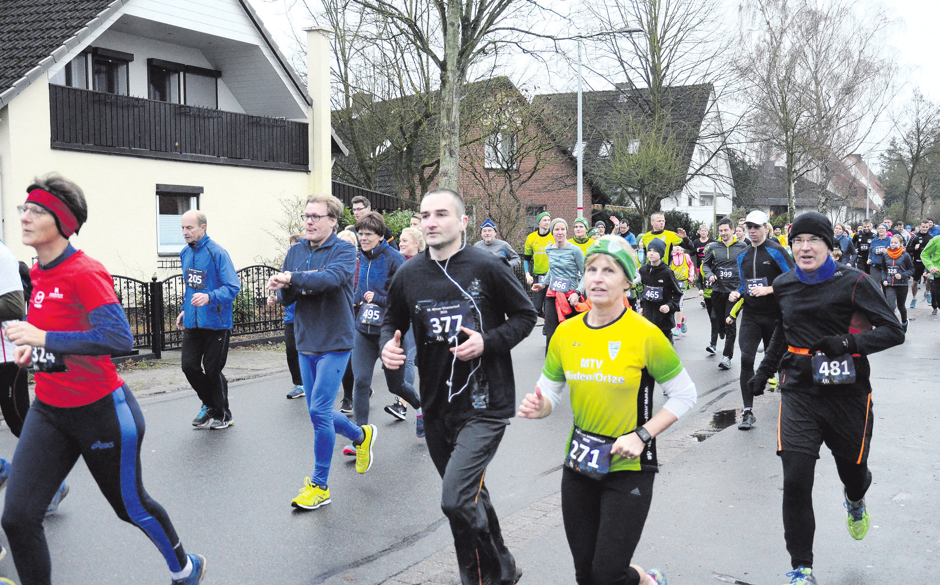 Rund 400 Teilnehmer gingen am vergangenen Montag beim traditionellen Silvesterlauf wieder auf die Strecken. Rund 400 Teilnehmer gingen am vergangenen Montag beim traditionellen Silvesterlauf wieder auf die Strecken.