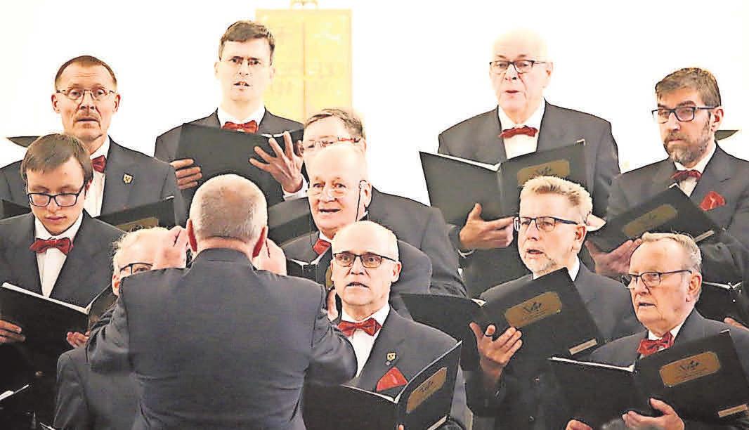 Klaus Rudolph (Mitte) singt seit nunmehr acht Jahren im Schulze-Delitzsch-Männerchor. Fotos: LVZ-Archiv/privat Klaus Rudolph (Mitte) singt seit nunmehr acht Jahren im Schulze-Delitzsch-Männerchor. Fotos: LVZ-Archiv/privat