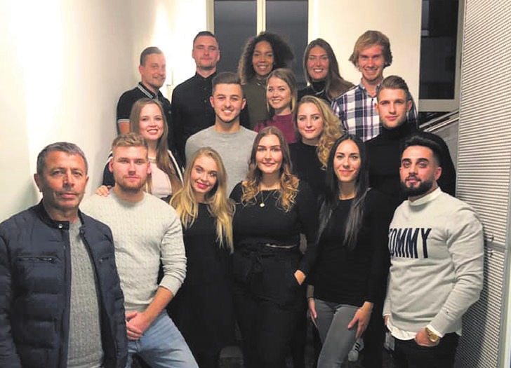 Neue JAV im VW-Werk: Felina Bodner, Klaas Schneck, Ylenia Pisu, Robby Schröder, Sarah Nonnenmacher, Timo Klante, Erkan Ayhan, Adriana Gilbo, Charlene Richter, Nina Thielert, Gianna Leo, Daniel Stapanov, Daniel Wasmus, Ivan Oliverio. Neue JAV im VW-Werk: Felina Bodner, Klaas Schneck, Ylenia Pisu, Robby Schröder, Sarah Nonnenmacher, Timo Klante, Erkan Ayhan, Adriana Gilbo, Charlene Richter, Nina Thielert, Gianna Leo, Daniel Stapanov, Daniel Wasmus, Ivan Oliverio.