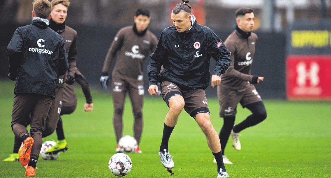 Alex Meier soll Henk Veerman im Pauli-Sturm ersetzen. Alex Meier soll Henk Veerman im Pauli-Sturm ersetzen.