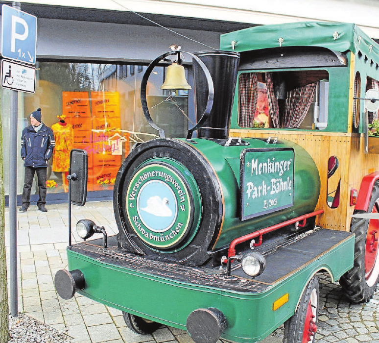„Nehmen Sie Platz im Menkinger Park-Bähnle und genießen Sie die Aussicht auf fröhliche Menschen während der Fahrt.“ Beim Frühlingsfest in Schwabmünchen geht es am Sonntag, 7. April, auch 2019 ordentlich rund. „Nehmen Sie Platz im Menkinger Park-Bähnle und genießen Sie die Aussicht auf fröhliche Menschen während der Fahrt.“ Beim Frühlingsfest in Schwabmünchen geht es am Sonntag, 7. April, auch 2019 ordentlich rund.