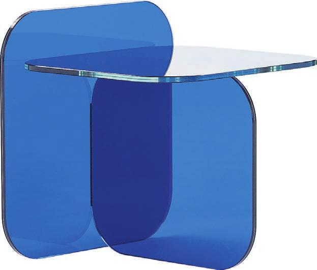 Facettenreich: So bestechend simpel die Konstruktion des «Sol Side Table» von Classicon aus unterschiedlichen Glasflächen scheinen mag, so vielschichtig ist sie auf den zweiten Blick.