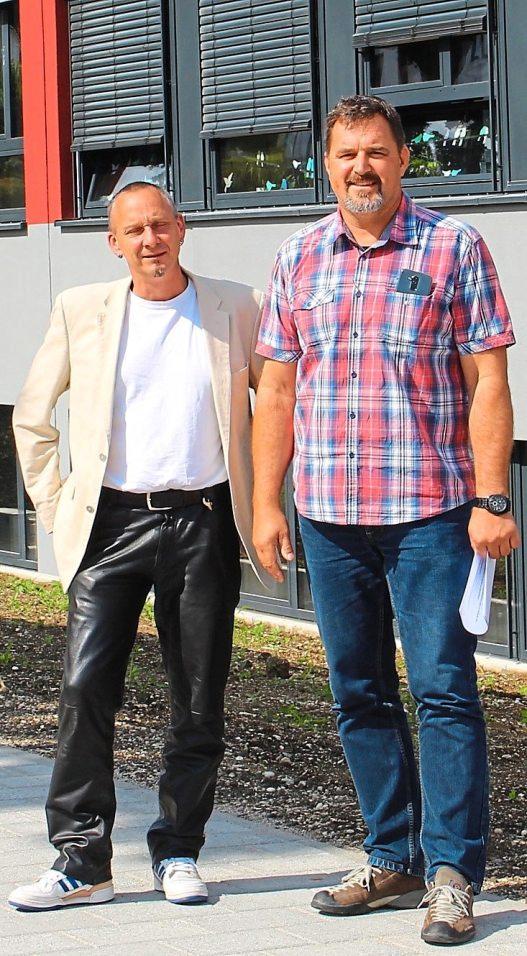 Rektor Alexander Amorth (links) und der verantwortliche Bauherrenvertreter Bernhard Mayer freuen sich über das Ergebnis. Rektor Alexander Amorth (links) und der verantwortliche Bauherrenvertreter Bernhard Mayer freuen sich über das Ergebnis.