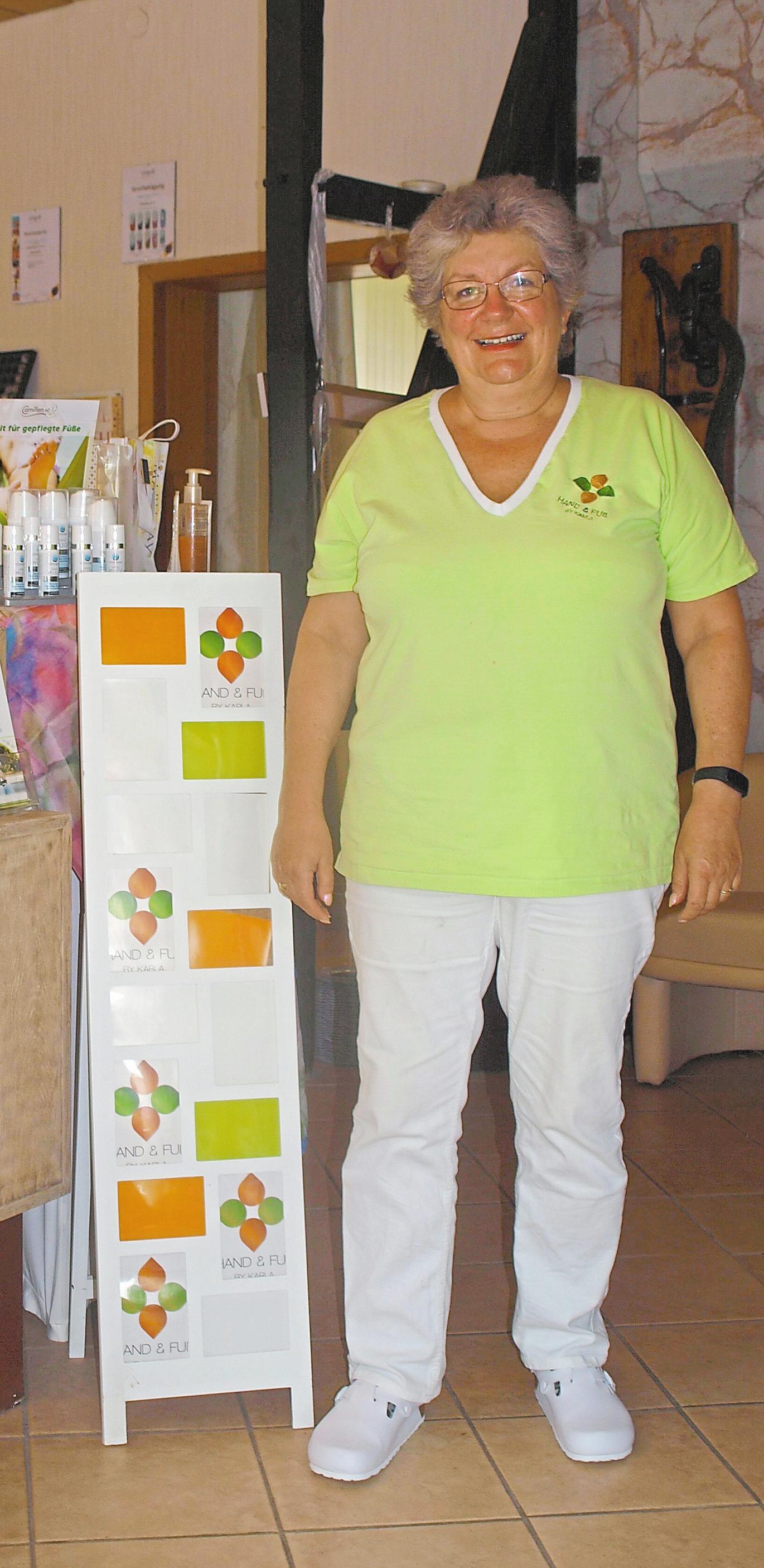 Karla Hilgers-Rajchl empfiehlt Paraffinbäder gegen trockene Haut. Karla Hilgers-Rajchl empfiehlt Paraffinbäder gegen trockene Haut.