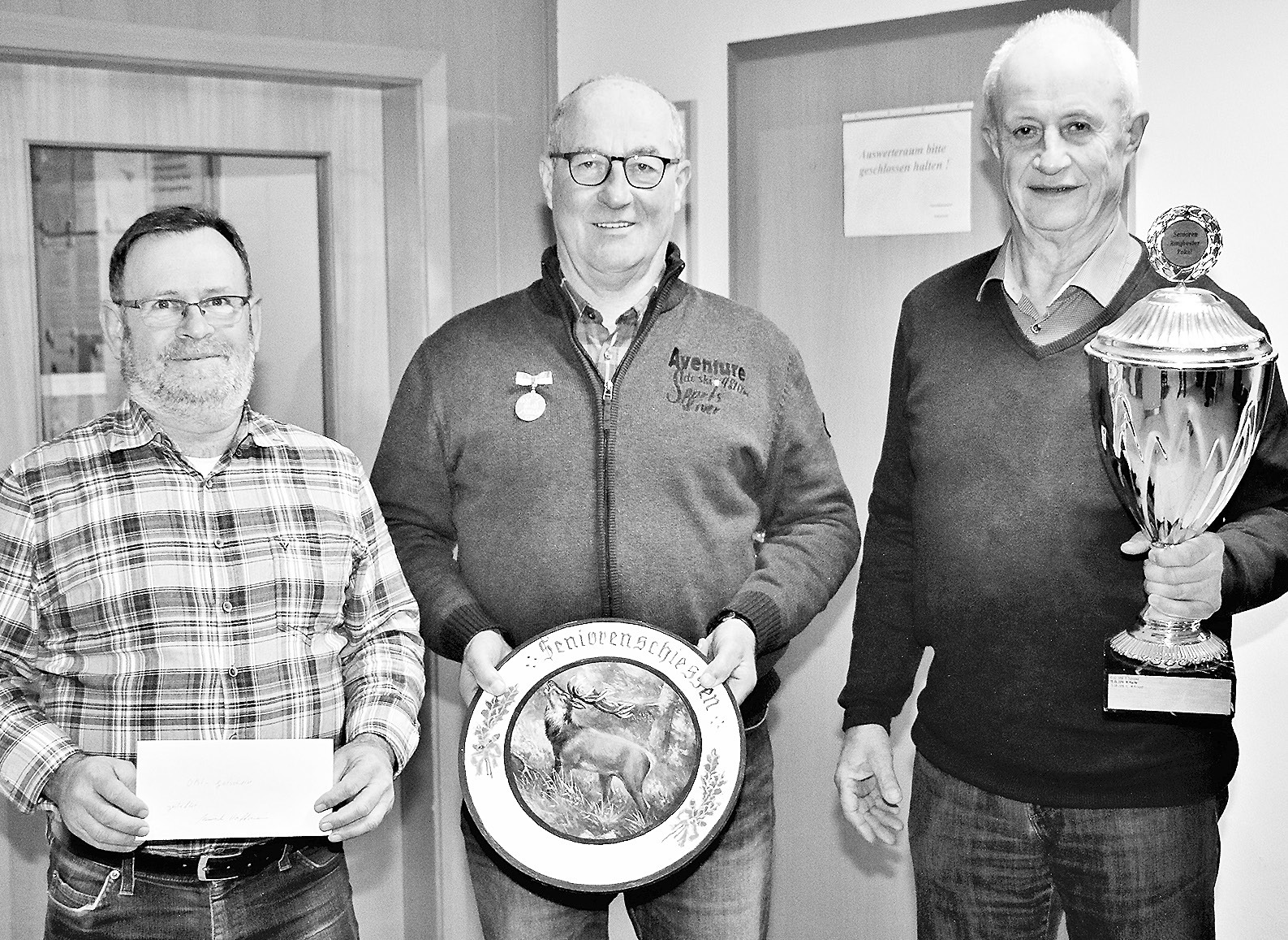 Pistolenbester Wilfried Hentschel (von links), Seniorenbester Walter Urbschat und Gerd Heine. Foto: Heinemann Gahlau Pistolenbester Wilfried Hentschel (von links), Seniorenbester Walter Urbschat und Gerd Heine. Foto: Heinemann Gahlau