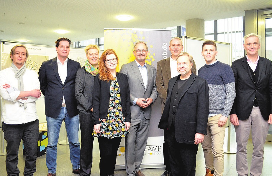 Vetreter der Stadt, des Architekturbüros Brederlau und Holik und der Groth-Sahle-Projektentwicklung stellten die Bauplanung für das dritte „Sonnenkamp“-Quartier vor. Vetreter der Stadt, des Architekturbüros Brederlau und Holik und der Groth-Sahle-Projektentwicklung stellten die Bauplanung für das dritte „Sonnenkamp“-Quartier vor.