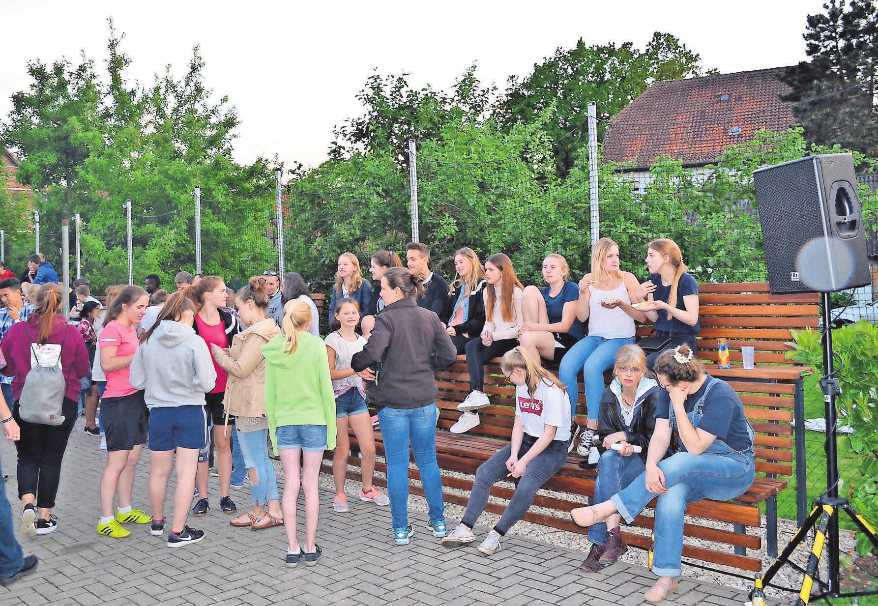 Chillen, Quatschen und Spaß haben ohne Drogen, Alkohol und Gewalt: Dafür steht die Arpker Youth Night. Chillen, Quatschen und Spaß haben ohne Drogen, Alkohol und Gewalt: Dafür steht die Arpker Youth Night.