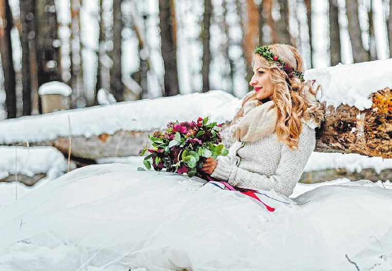 Ja-Wort im Schnee: Winterhochzeiten werden mit ihrer besonders besinnlichen und kuscheligen Atmosphäre immer beliebter. FOTO: DJD/HENKELL FREIXENET/ISTOCKPHOTO/WOLFHOUND911 Ja-Wort im Schnee: Winterhochzeiten werden mit ihrer besonders besinnlichen und kuscheligen Atmosphäre immer beliebter. FOTO: DJD/HENKELL FREIXENET/ISTOCKPHOTO/WOLFHOUND911