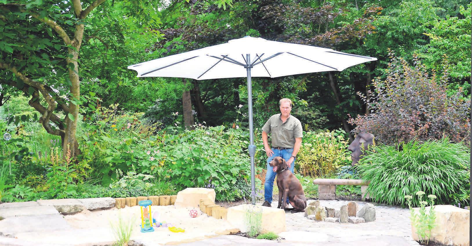 Für den Gartenbauingenieur Ronald Hormann stehen die Wünsche seiner Kunden im Mittelpunkt. Für den Gartenbauingenieur Ronald Hormann stehen die Wünsche seiner Kunden im Mittelpunkt.