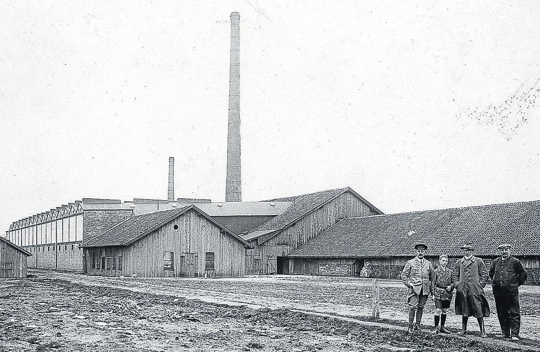 Produktionshallen (1926): In diesem Jahr begann OLFRY die Ofenabwärme zur Trocknung der Ziegel zu nutzen.