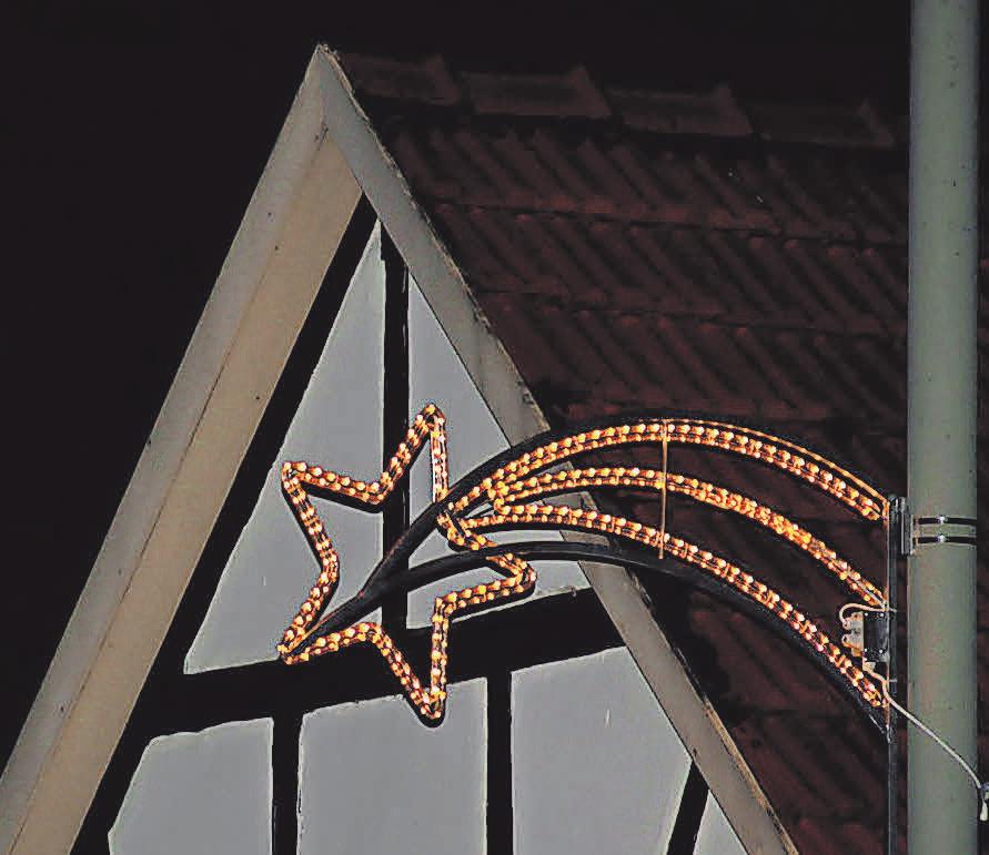 In diesem Jahr ist die Weihnachtsbeleuchtung bis nach Isernhagen-Süd erweitert worden. In diesem Jahr ist die Weihnachtsbeleuchtung bis nach Isernhagen-Süd erweitert worden.