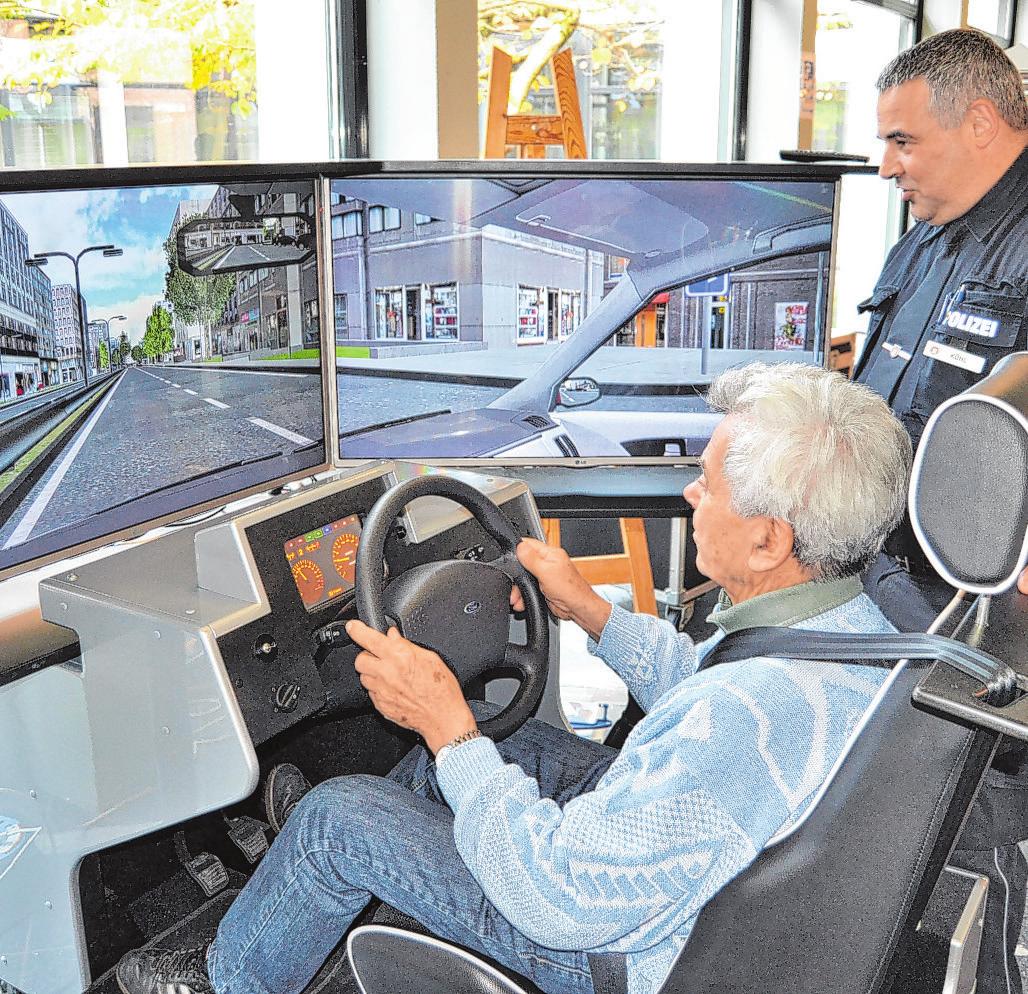 Im Fahrsimulator der Polizei konnten die Gäste ihre Fahrtüchtigkeit testen. Foto: kn  